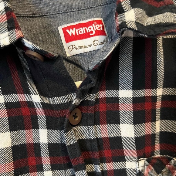 Wrangler button up - Picture 1 of 2